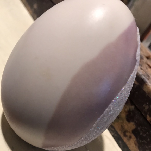 Handpainted Bride W/ Veil Bouquet Glittery Decor - Picture 7 of 11